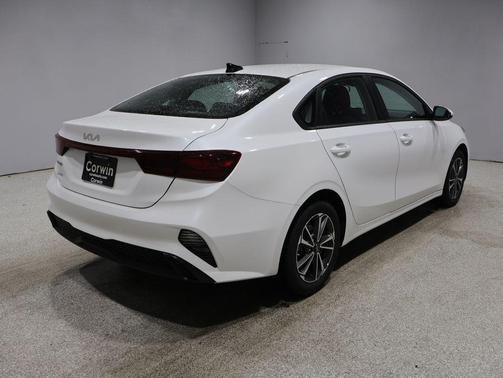 Snow White Pearl 2024 Kia Forte LXS