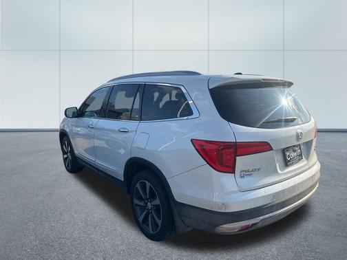 White Diamond Pearl 2017 Honda Pilot Touring