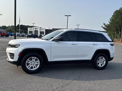 2023 Jeep Grand Cherokee Laredo 4x2