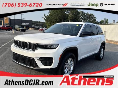 2023 Jeep Grand Cherokee Laredo 4x2