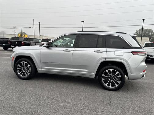 2022 Jeep Grand Cherokee Overland 4x2