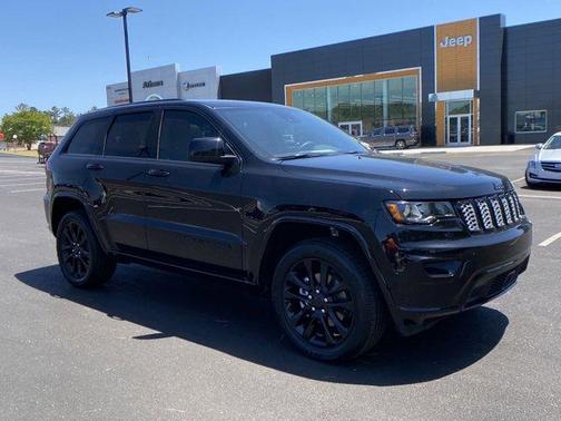 Photo 4 of 34 of 2020 Jeep Grand Cherokee Altitude