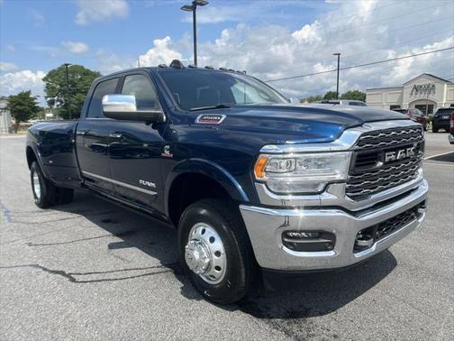 2022 RAM 3500 Limited Crew Cab 4x4 8 Box