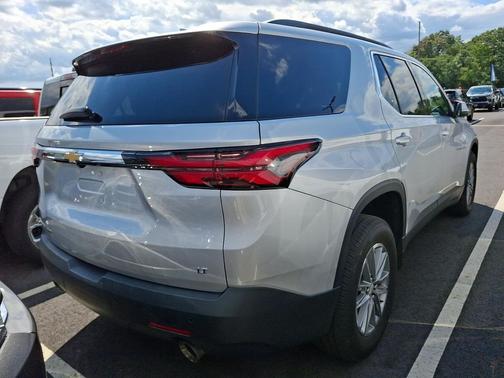 Silver Sage Metallic 2022 Chevrolet Traverse LT Leather