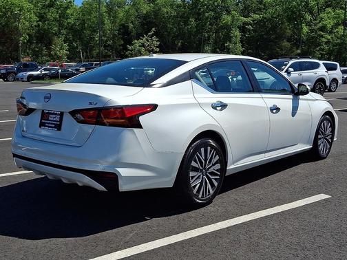 White 2023 Nissan Altima 2.5 SV