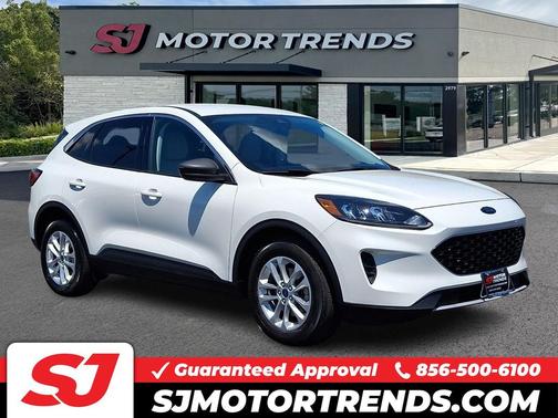 Star White Metallic Tri-Coat 2022 Ford Escape SE