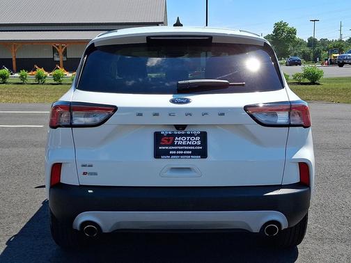Star White Metallic Tri-Coat 2022 Ford Escape SE
