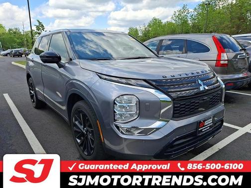Alloy Silver Metallic 2022 Mitsubishi Outlander Black Edition