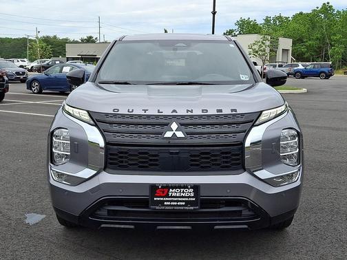 Alloy Silver Metallic 2022 Mitsubishi Outlander Black Edition