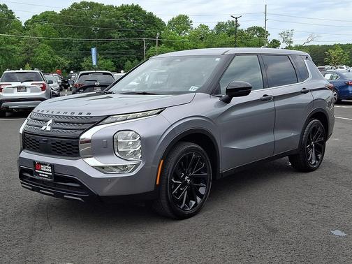 Alloy Silver Metallic 2022 Mitsubishi Outlander Black Edition