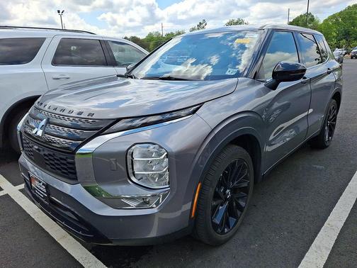 Alloy Silver Metallic 2022 Mitsubishi Outlander Black Edition