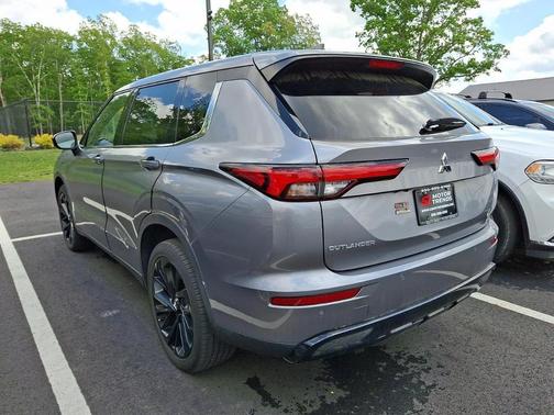 Alloy Silver Metallic 2022 Mitsubishi Outlander Black Edition