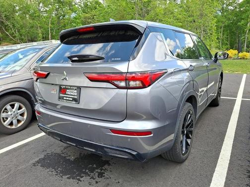 Alloy Silver Metallic 2022 Mitsubishi Outlander Black Edition