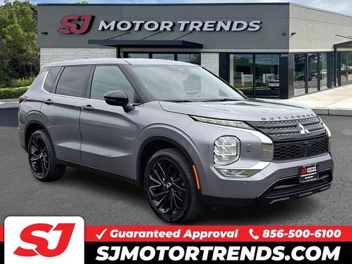 Alloy Silver Metallic 2022 Mitsubishi Outlander Black Edition