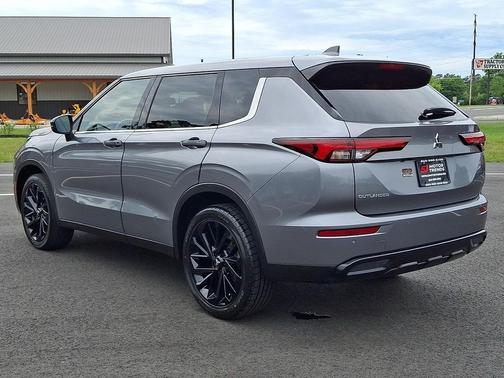 Alloy Silver Metallic 2022 Mitsubishi Outlander Black Edition