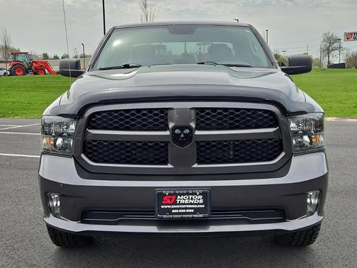 Granite Crystal Clearcoat Metallic 2019 RAM 1500 Classic Tradesman
