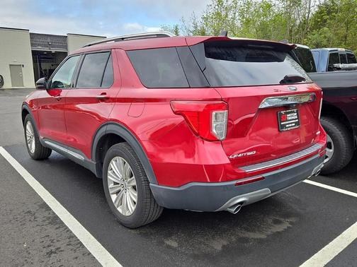 Rapid Red Metallic Tinted Clearcoat 2022 Ford Explorer Limited