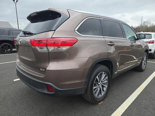 Toasted Walnut Pearl 2019 Toyota Highlander XLE