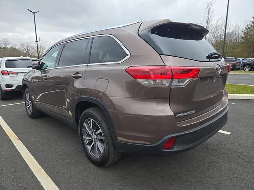 Toasted Walnut Pearl 2019 Toyota Highlander XLE