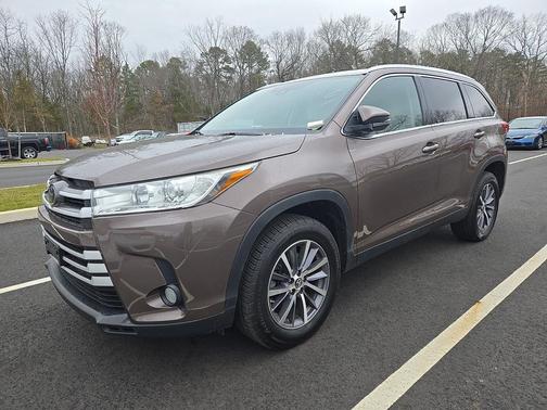 Toasted Walnut Pearl 2019 Toyota Highlander XLE