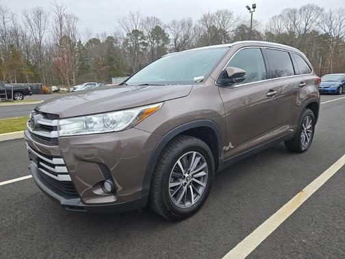 Toasted Walnut Pearl 2019 Toyota Highlander XLE