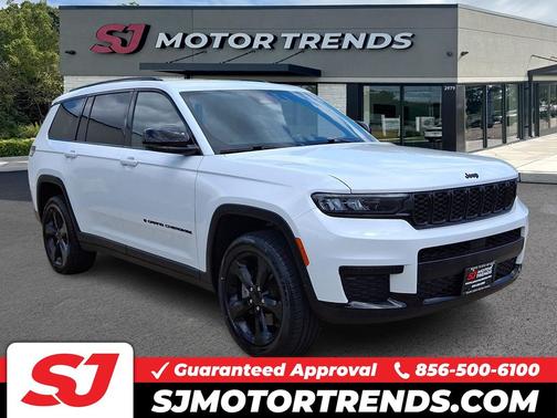 Bright White Clearcoat 2022 Jeep Grand Cherokee L Laredo