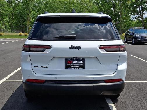 Bright White Clearcoat 2022 Jeep Grand Cherokee L Laredo