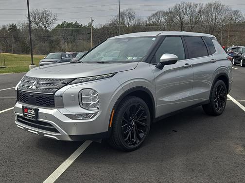 Alloy Silver Metallic 2024 Mitsubishi Outlander SE
