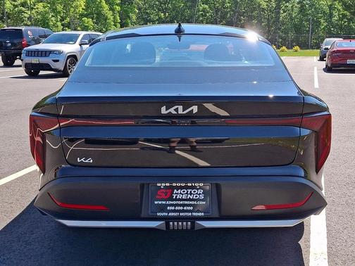 Aurora Black Pearl 2025 Kia K4