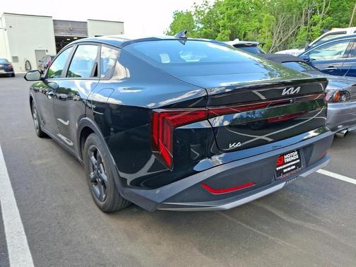 Aurora Black Pearl 2025 Kia K4