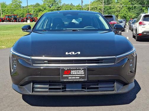Aurora Black Pearl 2025 Kia K4