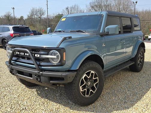 Velocity Blue Metallic 2022 Ford Bronco Outer Banks