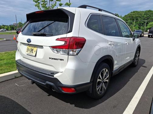 Crystal White Pearl 2021 Subaru Forester Limited