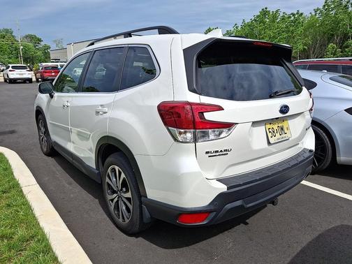 Crystal White Pearl 2021 Subaru Forester Limited