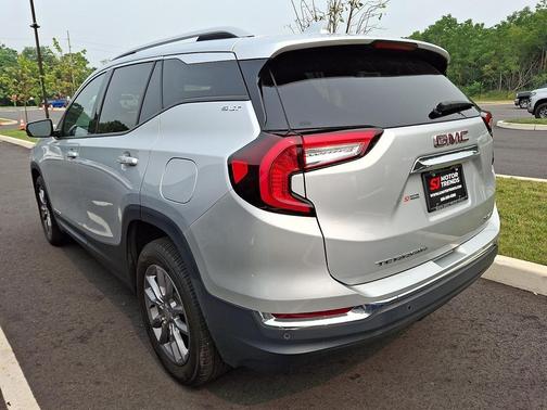 Quicksilver Metallic 2022 GMC Terrain SLT