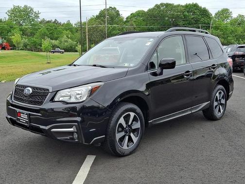 Crystal Black Silica 2017 Subaru Forester 2.5i Premium