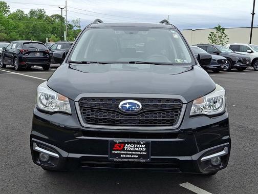 Crystal Black Silica 2017 Subaru Forester 2.5i Premium