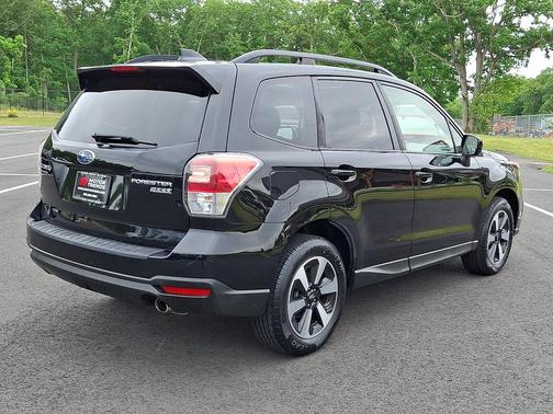 Crystal Black Silica 2017 Subaru Forester 2.5i Premium