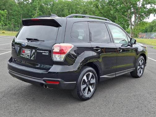 Crystal Black Silica 2017 Subaru Forester 2.5i Premium