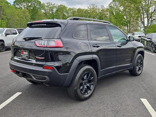 Diamond Black Crystal Pearlcoat 2021 Jeep Cherokee Trailhawk