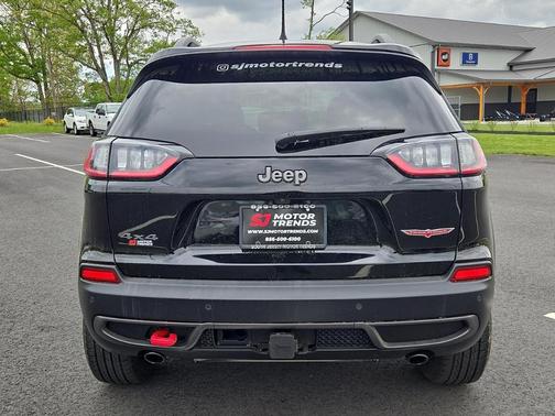 Diamond Black Crystal Pearlcoat 2021 Jeep Cherokee Trailhawk