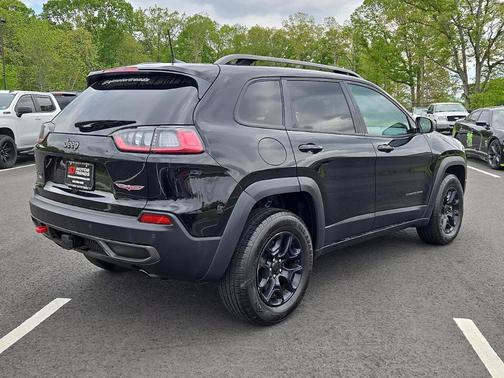 Diamond Black Crystal Pearlcoat 2021 Jeep Cherokee Trailhawk