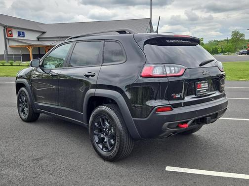 Diamond Black Crystal Pearlcoat 2021 Jeep Cherokee Trailhawk