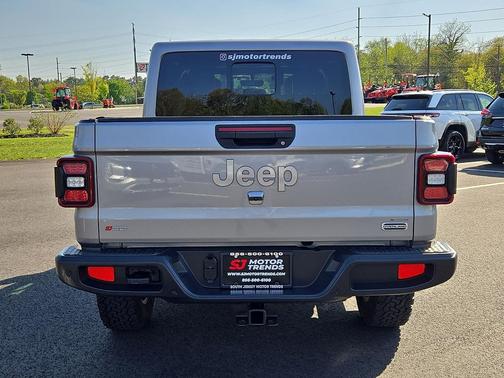 Billet Silver Clearcoat Metallic 2020 Jeep Gladiator Overland