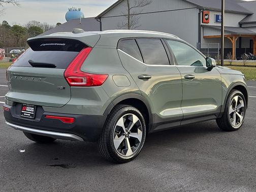 2024 Volvo XC40 B5 Plus Bright Theme