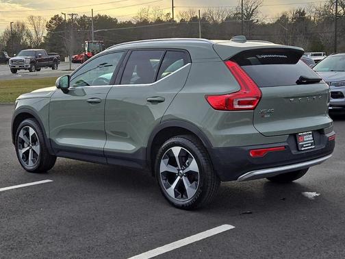 2024 Volvo XC40 B5 Plus Bright Theme