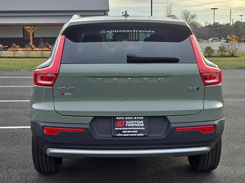 2024 Volvo XC40 B5 Plus Bright Theme