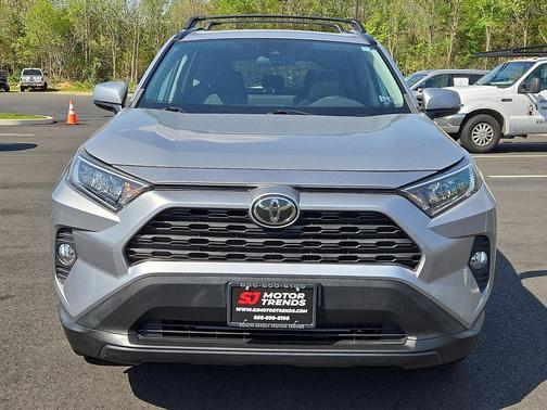 Silver Sky Metallic 2019 Toyota RAV4 XLE