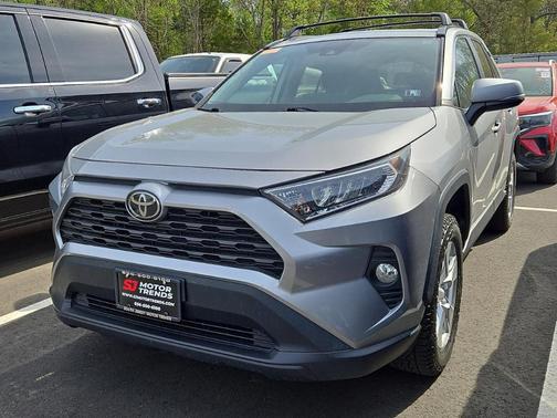 Silver Sky Metallic 2019 Toyota RAV4 XLE