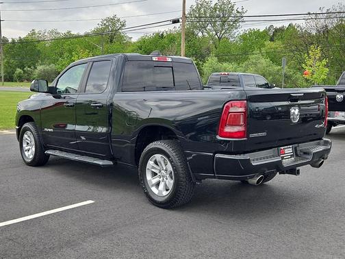 Diamond Black Crystal Pearlcoat 2019 RAM 1500 Big Horn